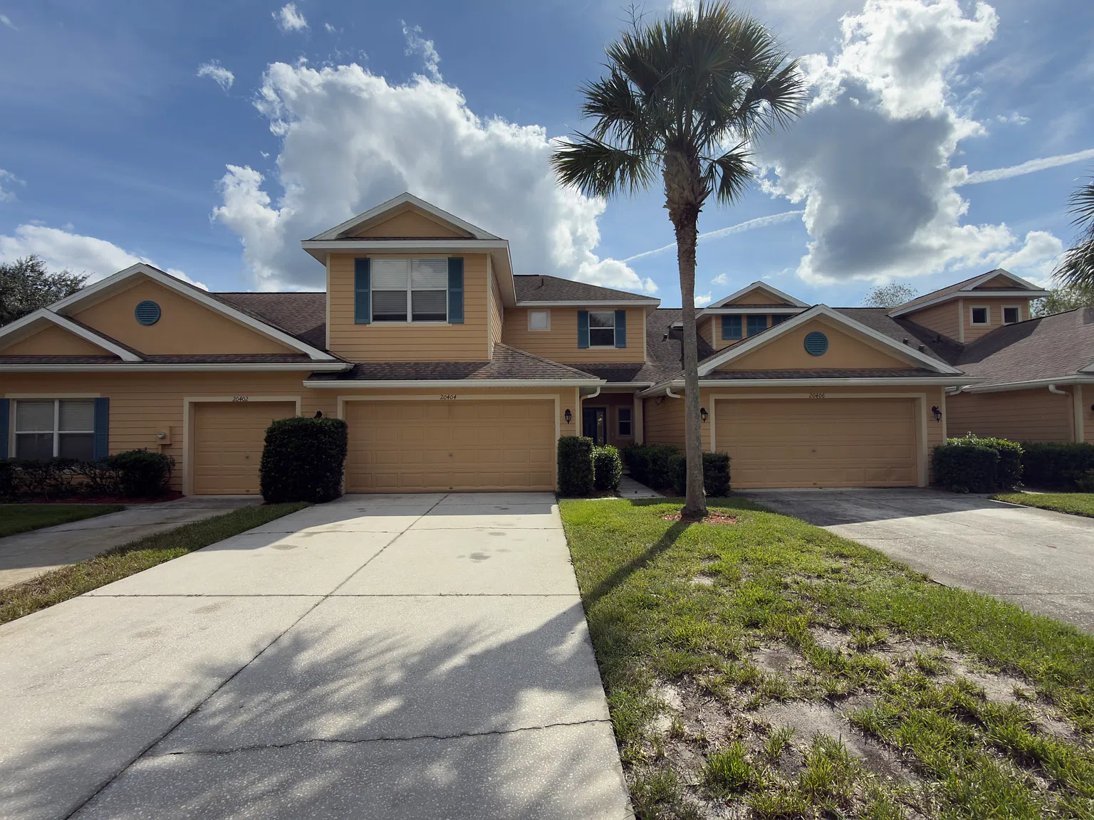 3 bed, 2.5 bath, 1455 sqft, $2,100 — Photo 2