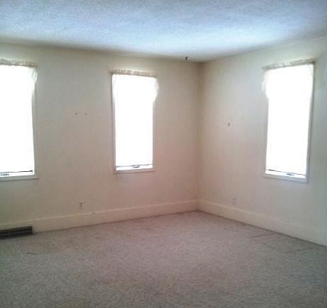 5th image of 214 S Chestnut St