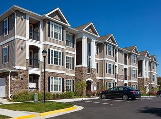 600 Somerset Park Dr SE #101, Leesburg, VA 20175