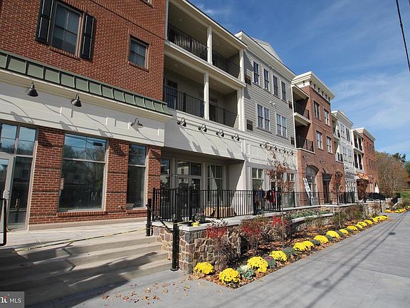 2nd image of 200 N Sycamore St APT 2J