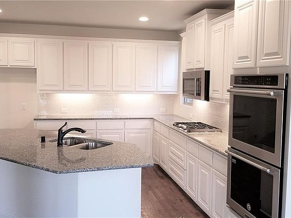 4th image of 4211 Pecan Ln