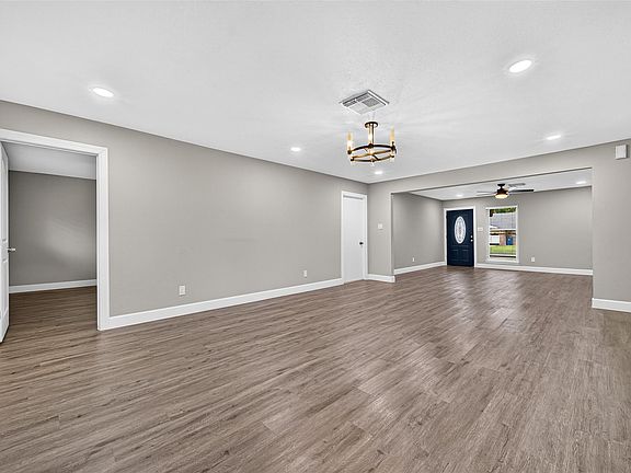 5th image of 411 Cole St
