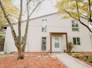 34 Carousel Ct, Sterling, VA 20164