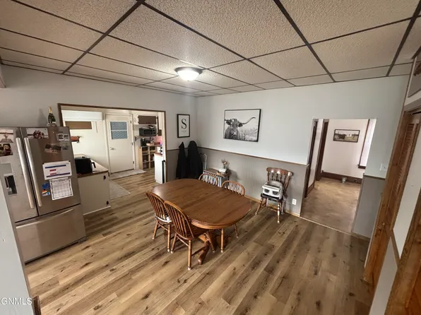 100 NW 1st St, Linton, ND 58552