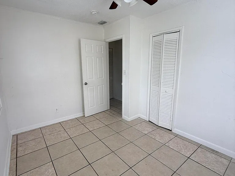 865 W 3rd St — Photo 6