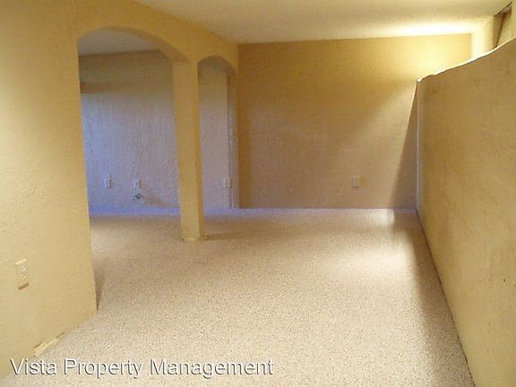 5th image of 414 E Division Ln