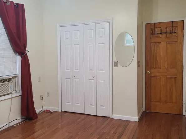 561 Avenue East image 29 of 36