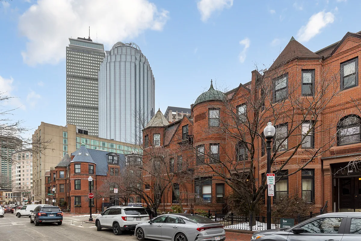 Building Photo - 98 Saint Botolph St #5