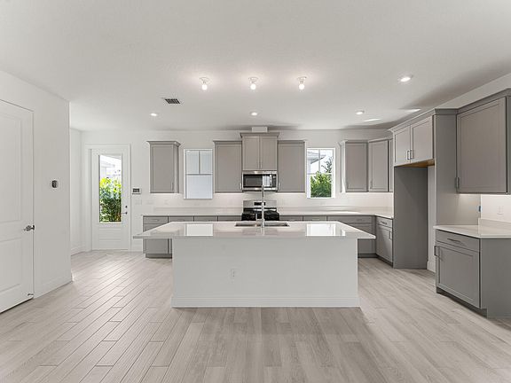 4th image of 11000 SW Pioneer Parkway