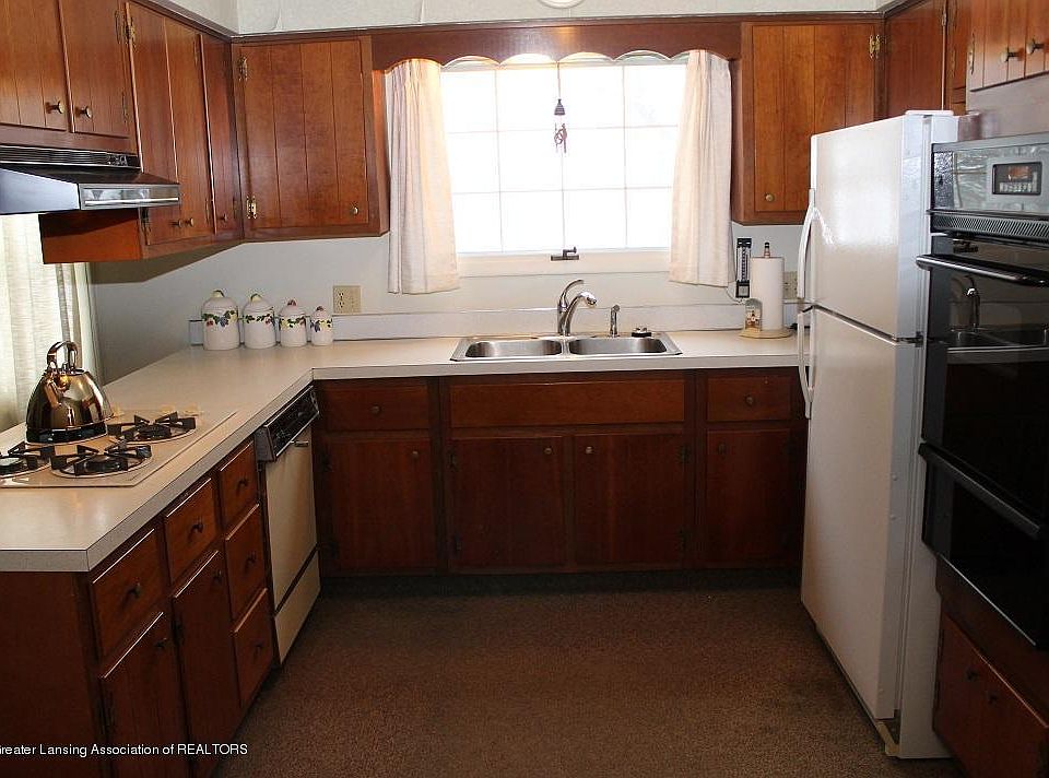 2nd image of 7458 Pine Manor Dr