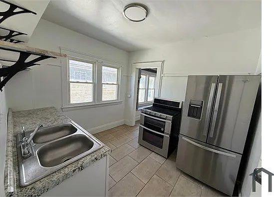 2 bed, 984 sqft, $1,100 — Photo 2