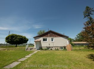 106 Whites Rd, Quinte West, ON K8V 5P5