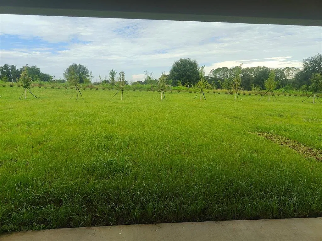 6 bed, 3.0 bath, 2590 sqft, $2,895 — Photo 3