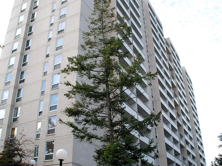 221 Balliol St — Photo 3