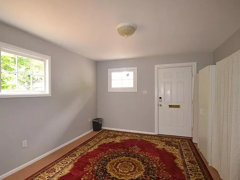 3943 NW Munson St — Photo 11