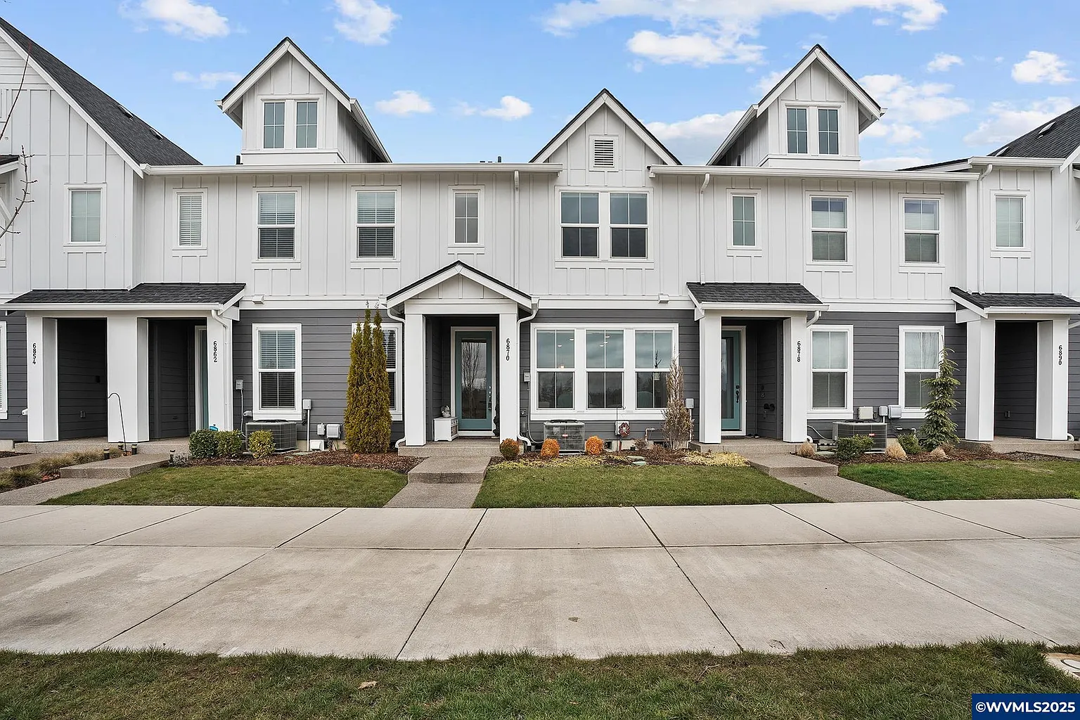 6870 SE Crimson Ln photo 1