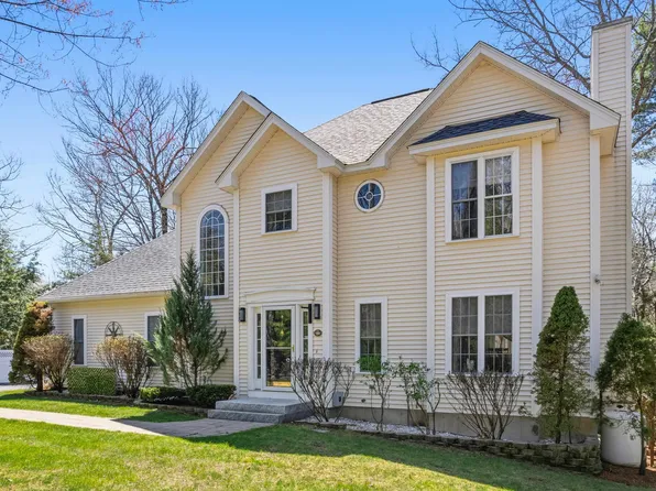 8 Flag Court, Auburn, NH 03032
