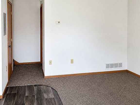 2nd image of 300 6th Ave SW #3297814