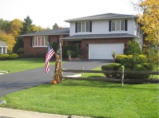 7851 Mountain Ash Dr, Mentor, OH 44060