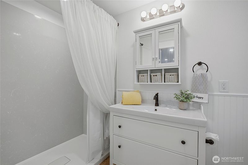 4th image of 919 20th Avenue S
