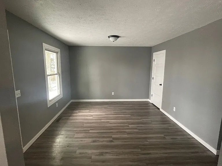 1710 E Commercial St #B — Photo 3
