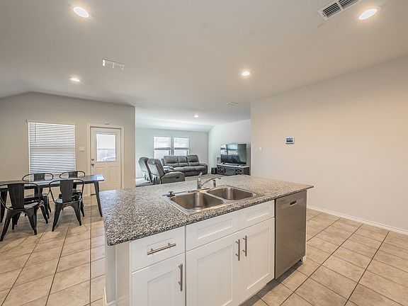 5th image of 508 W Bronze Cir