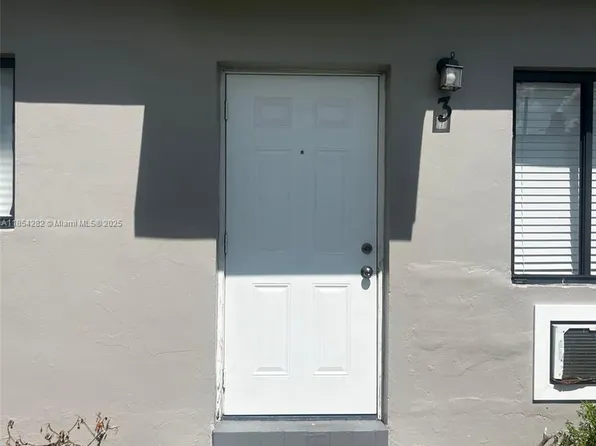 2081 NW 30th St APT 3, Miami, FL 33142