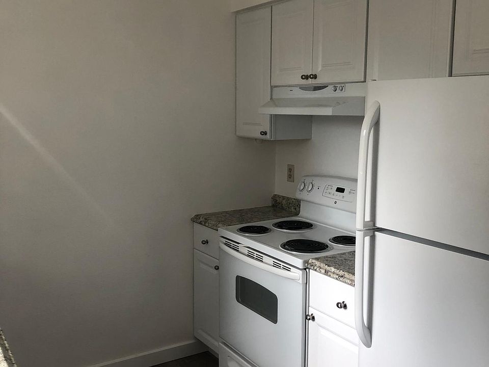 1st image of 2915 NE Whitman Ave