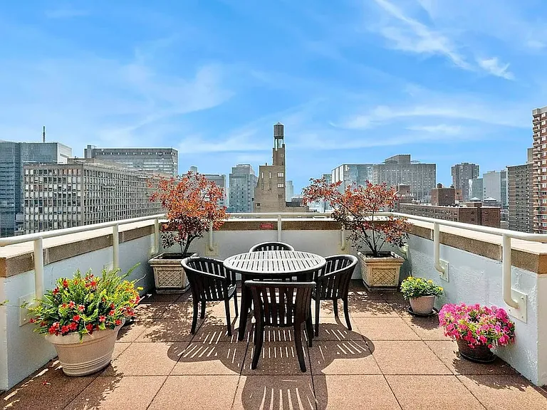 250 E 30th St #6D — Photo 16
