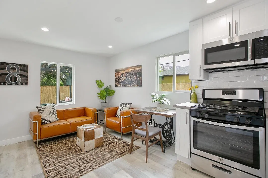 3533 El Sereno Ave — Photo 4