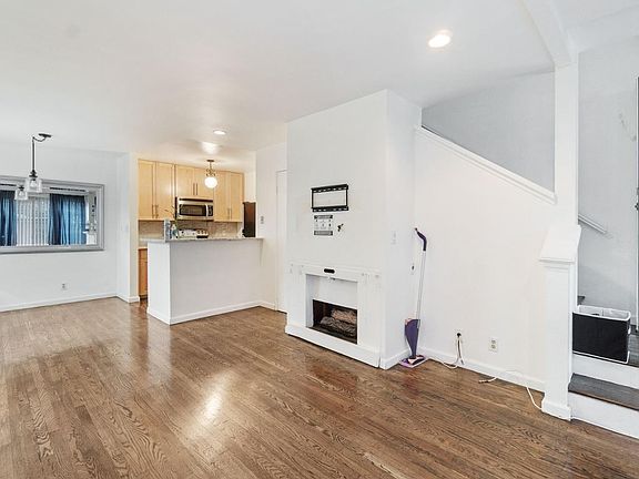 3rd image of 372 Imperial Way APT 8