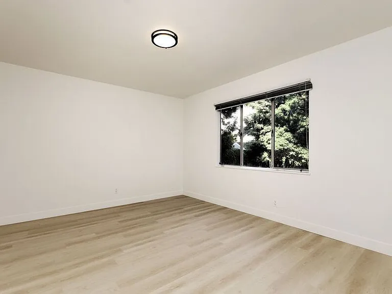 407 Vernon St — Photo 26