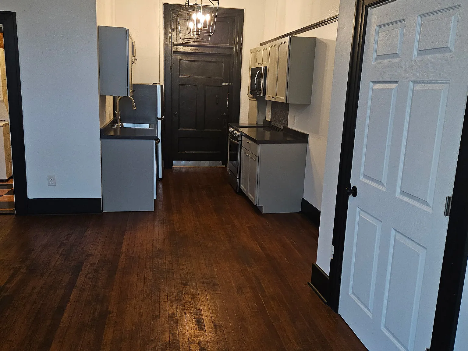 1 bed, 700 sqft, $1,300 — Photo 3