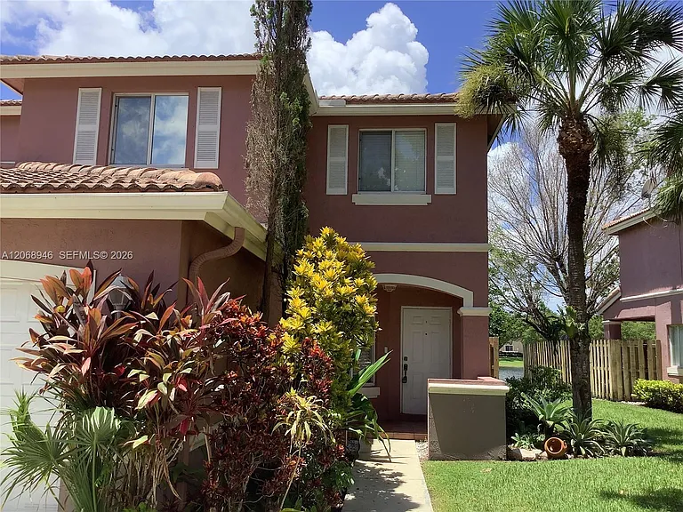 7050 SW 164th Ct — Photo 1