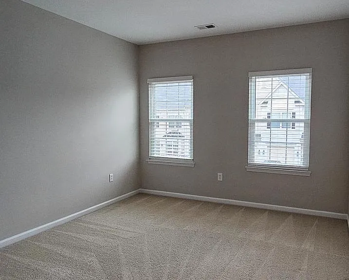 311 Prestwick Ln — Photo 13