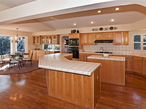 Kitchen/Breakfast Nook