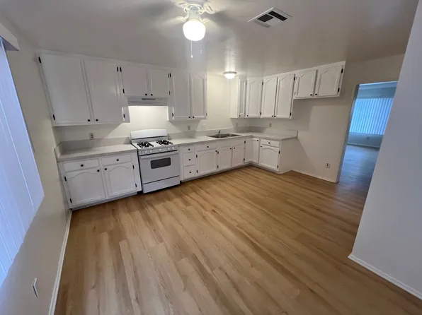 8748 Cedar St, Bellflower, CA 90706