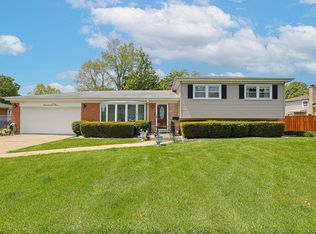 1703 W Robbie Ln, Mount Prospect, IL 60056