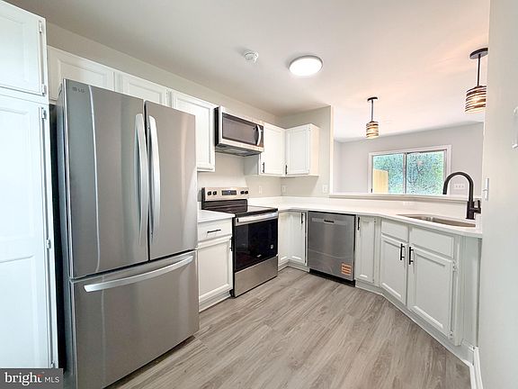 2nd image of 672 Ripplebrook Dr