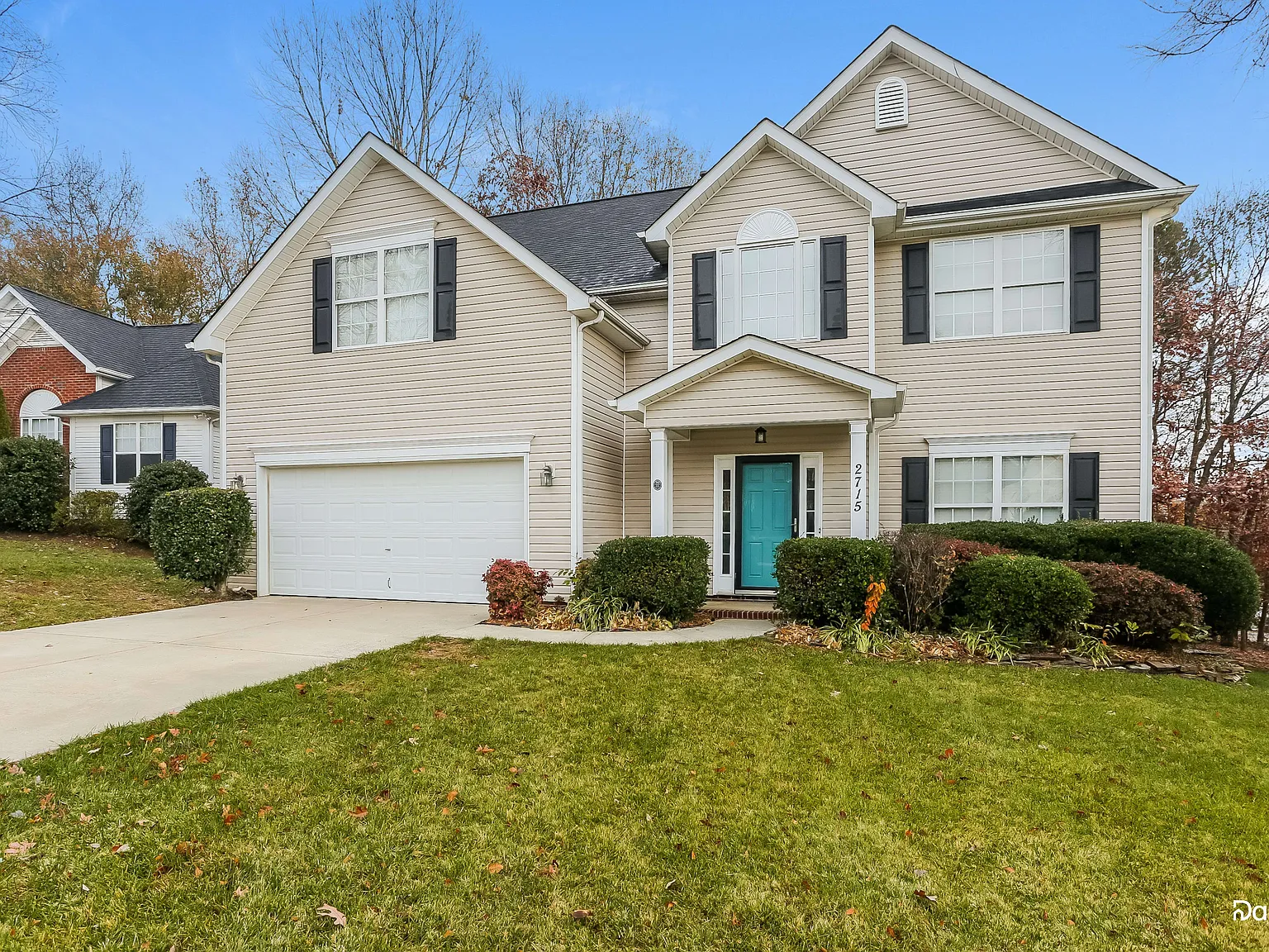 4 bed, 2.5 bath, 2399 sqft, $2,420 — Photo 2