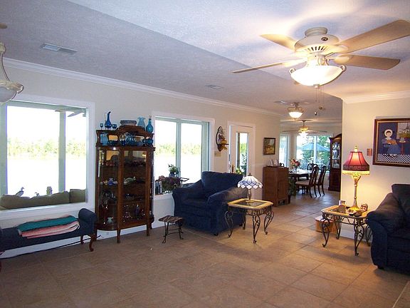 Fireplace living room 20x19'