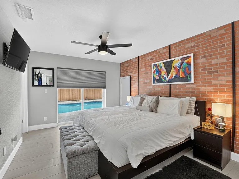 8131 NW 44th Ct — Photo 32