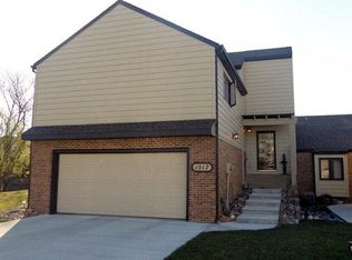 1517 Stagecoach Rd, Grand Island, NE 68801