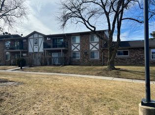 9S110 Lake Dr APT 14-107, Willowbrook, IL 60527