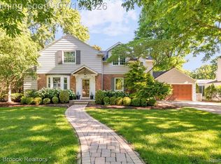 1647 Yorkshire Rd, Birmingham, MI 48009
