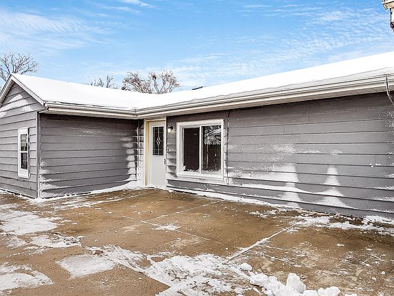 2121 Virginia St Racine WI-print-021-21-