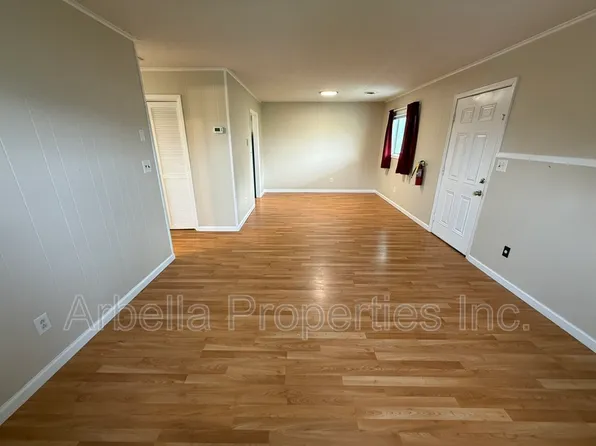 1714 Highway 93 APT 8, Fall Branch, TN 37656