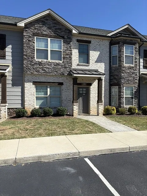 3 bed, 2.5 bath, 1492 sqft, $1,700 — Photo 1