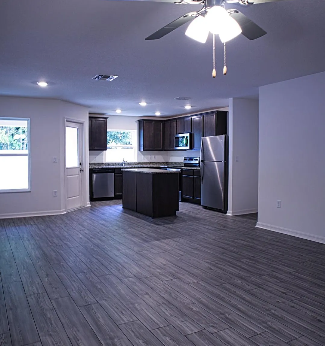 3 bed, 2.5 bath, 1731 sqft, $2,145 — Photo 4