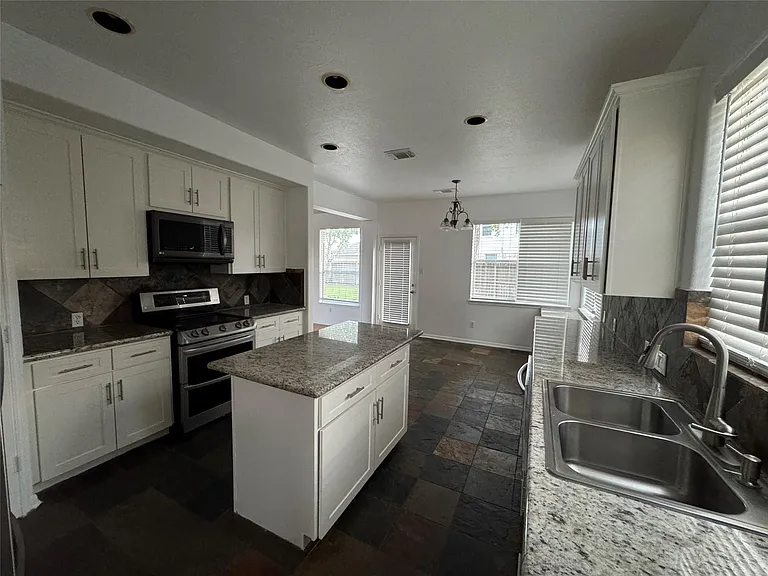 6311 Auburn Terrace Ct — Photo 10